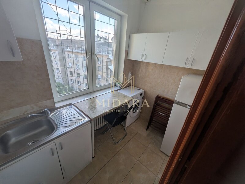 Piata Romana, ASE, 2 camere, 47 mp, 499 €/luna.